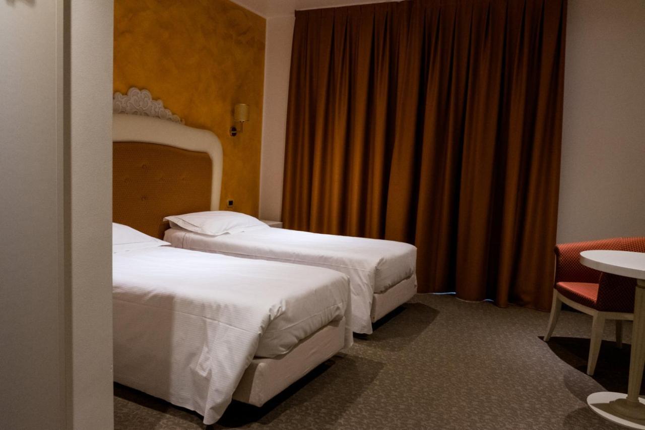 ปาลาเช โฮเทล ลา กอนกีลยา โดโร Hotel วิเชนซา ภายนอก รูปภาพ