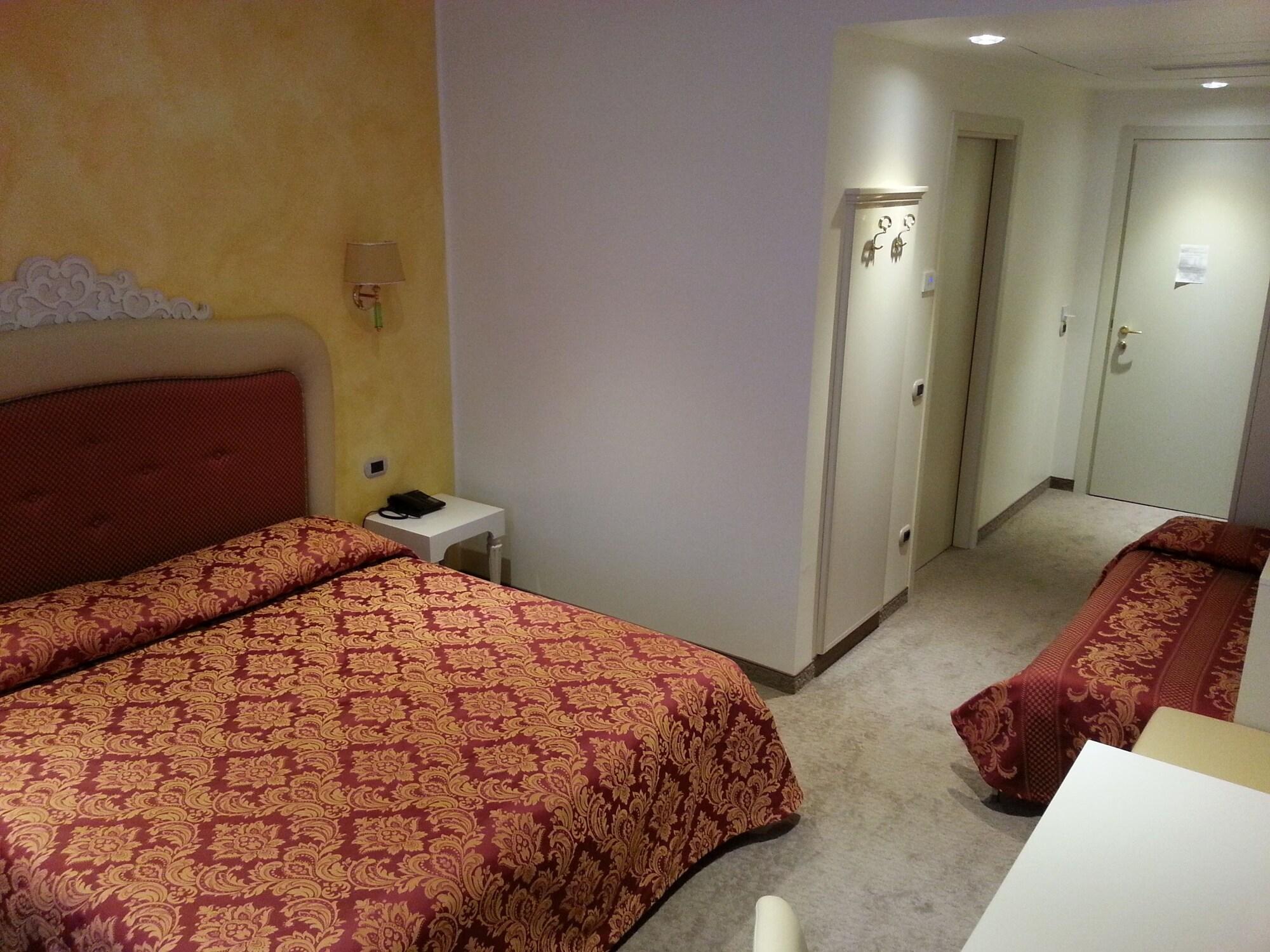 ปาลาเช โฮเทล ลา กอนกีลยา โดโร Hotel วิเชนซา ภายนอก รูปภาพ